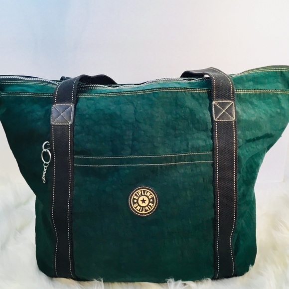 Kipling Handbags - Kipling large crinkled green nylon tote~weekend ~